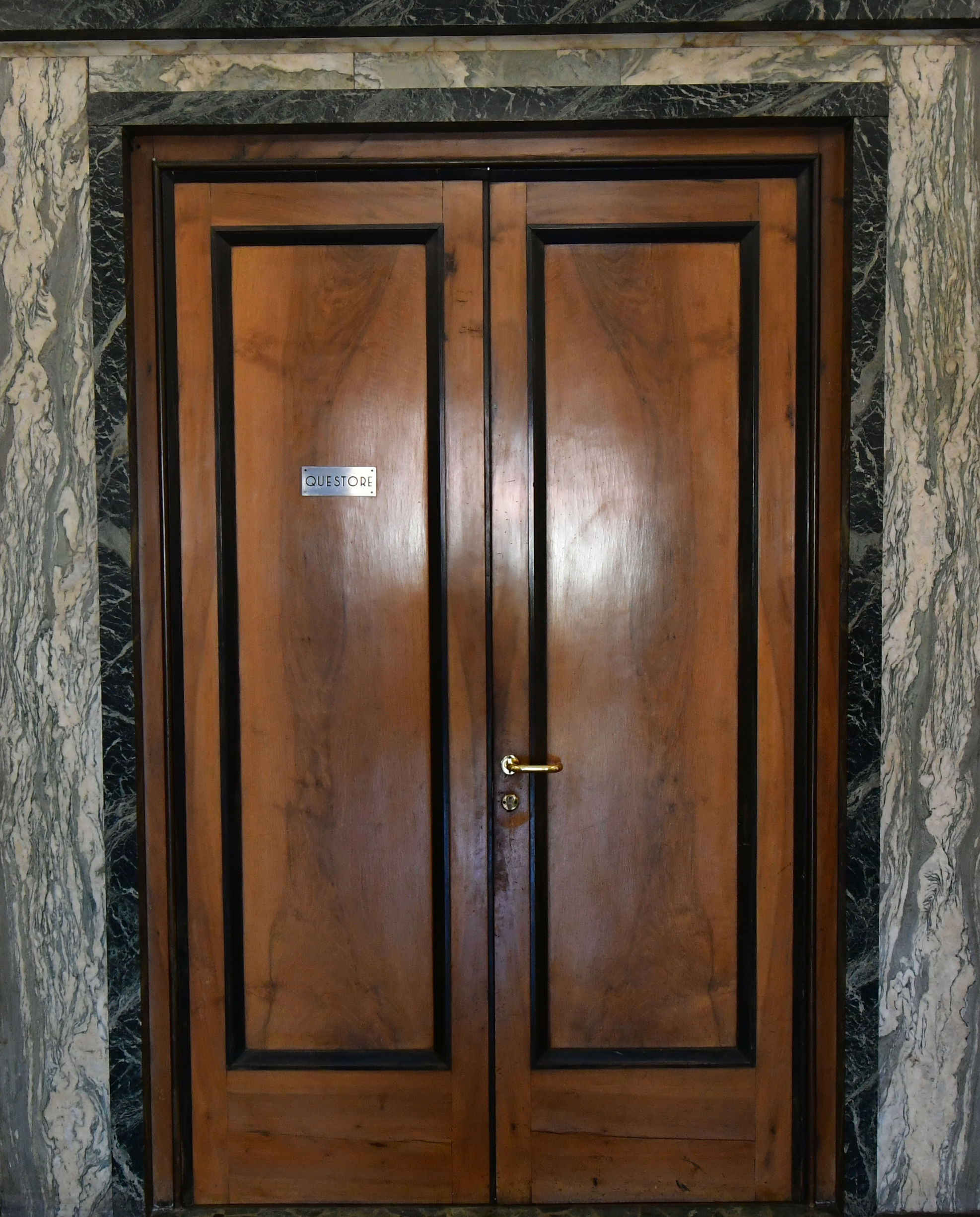 porta questore dettaglio